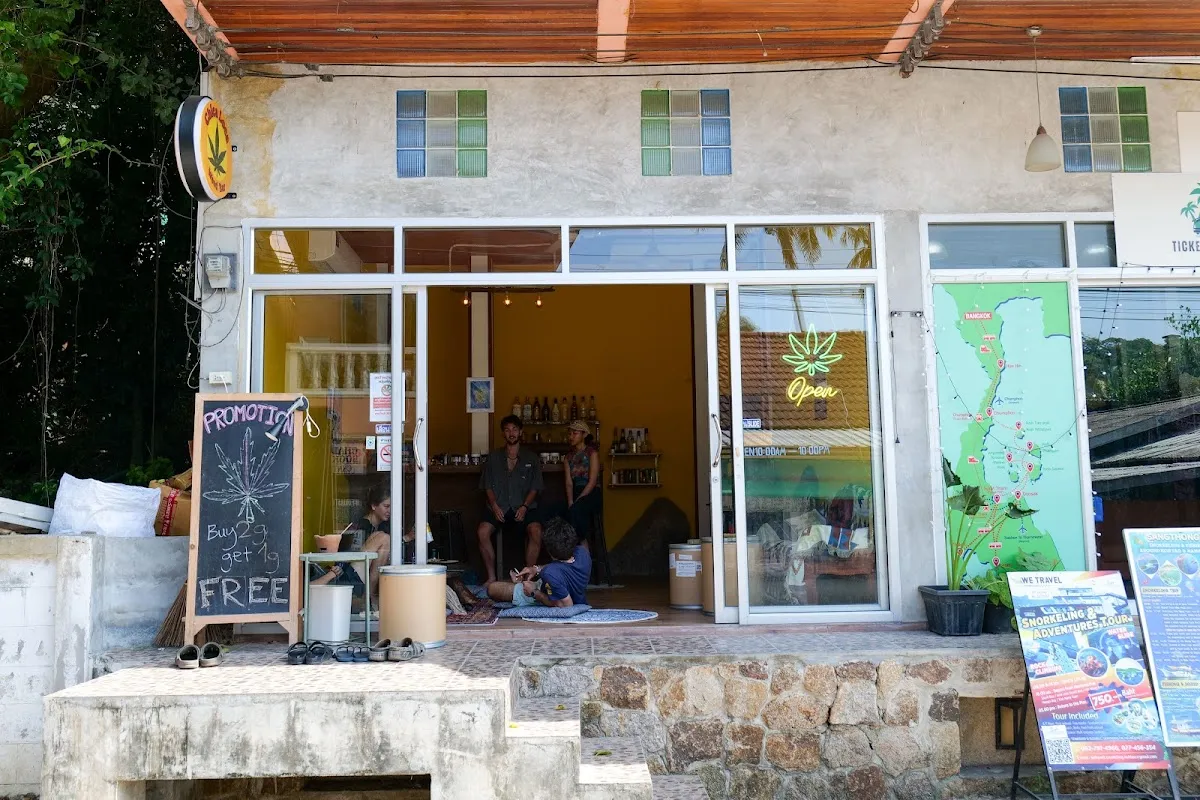 Chica Loca Weed Bar