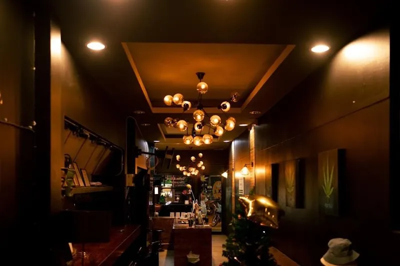 Hotbox Cafe’ & dispensary [weed shop]
