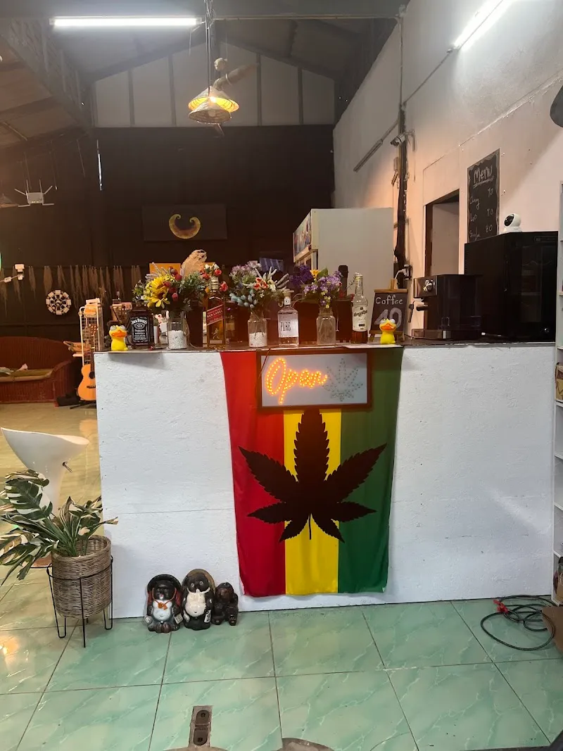 Mini's café bar & cannabis shop