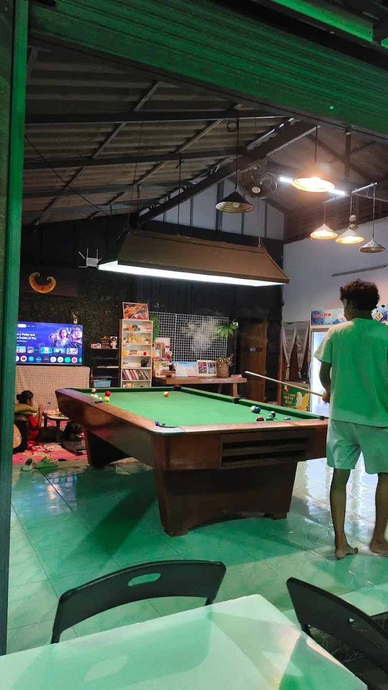 Mini's café bar & cannabis shop