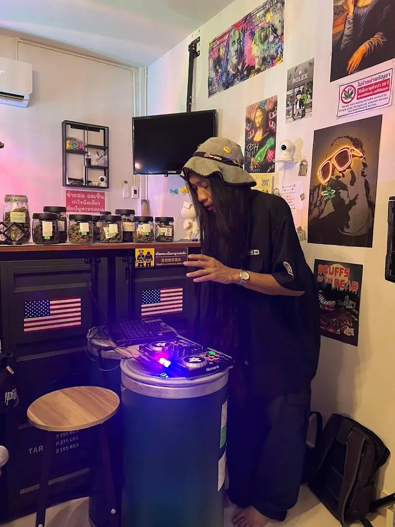 NO.1 CANNABIS SHOP 𝑩𝒀.𝑳𝑨&𝑮𝑮 (ร้านกัญชา)