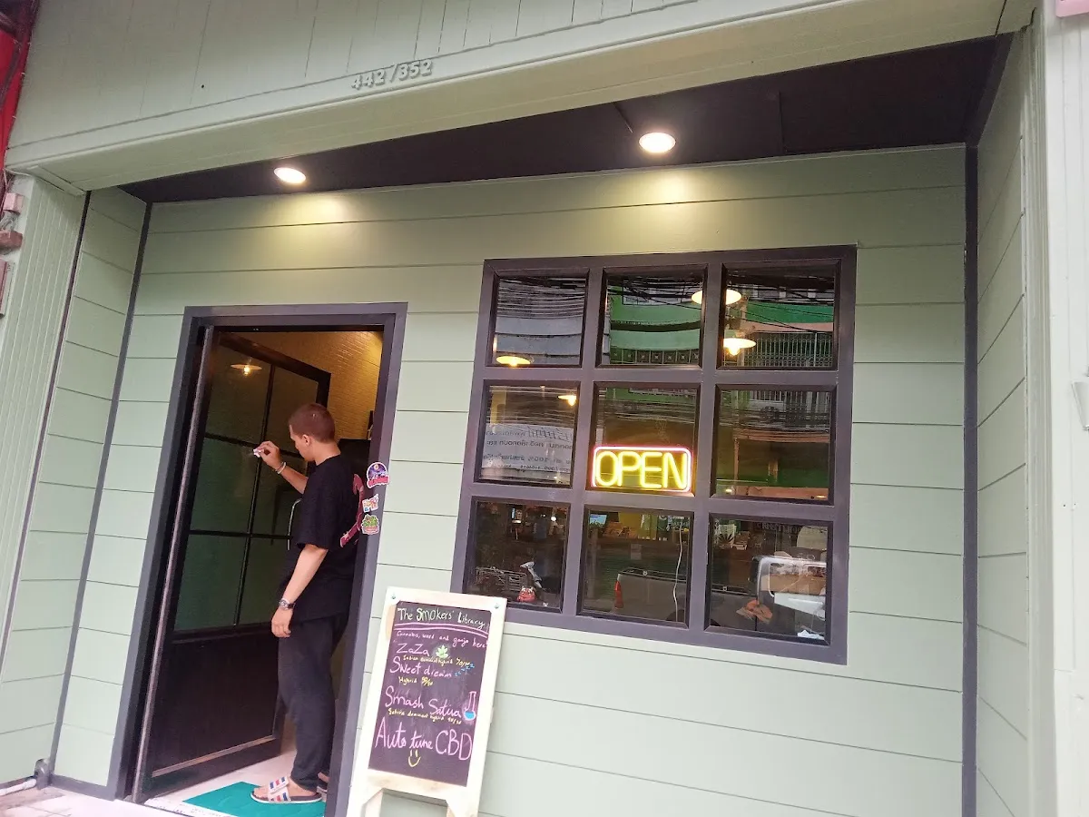 The Smokers' Library since 2022 (Cannabis Dispensary)
